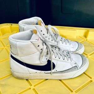 NIKE BLAZER MID '77 SHOES
